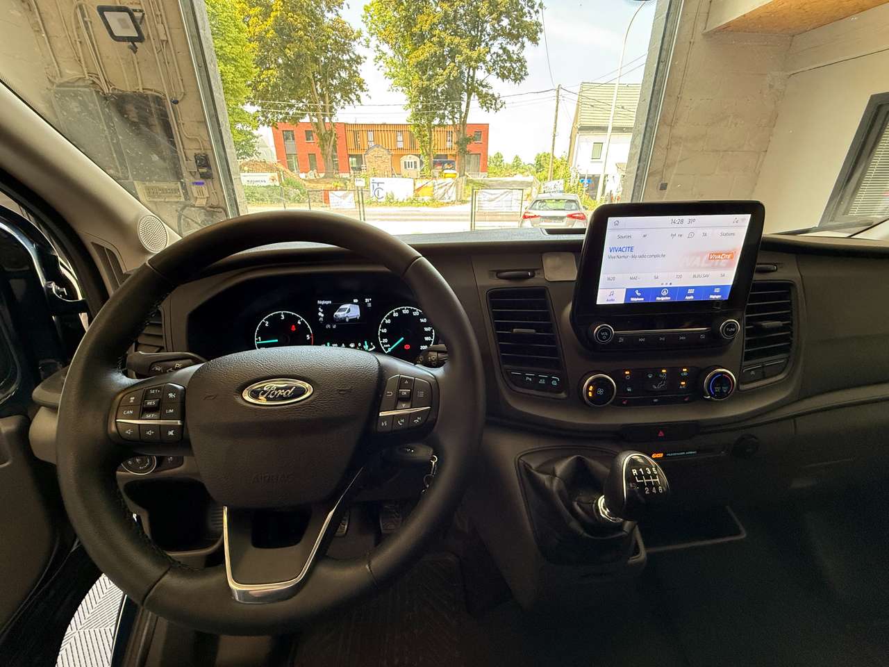 https://alternativecar.be/wp-content/uploads/2025/06/ford-transit-2-0-tdci-l3-2t-trend-double-cabine-garantie-ford-105482-8.jpg