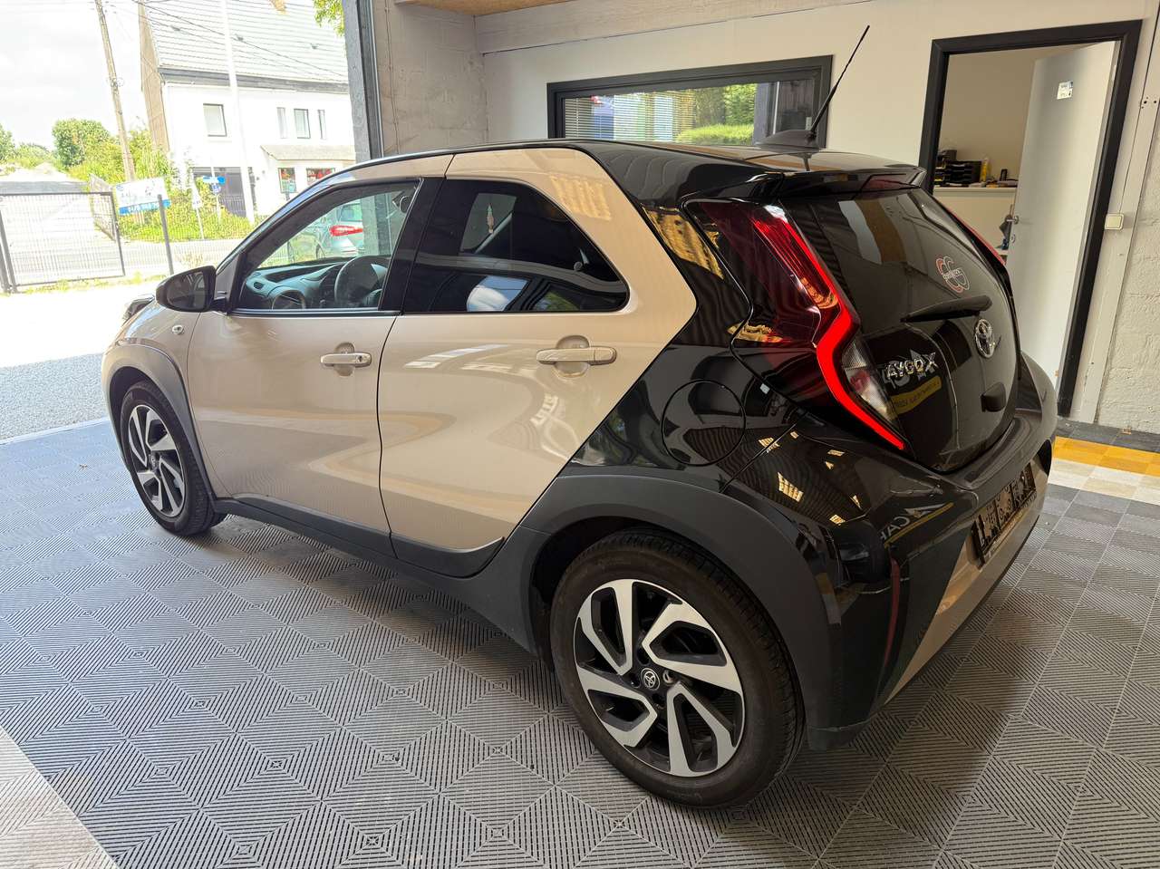 https://alternativecar.be/wp-content/uploads/2025/06/toyota-aygo-x-1-0i-vvt-i-pulse-cvt-garantie-toyota-2034-105515-5.jpg