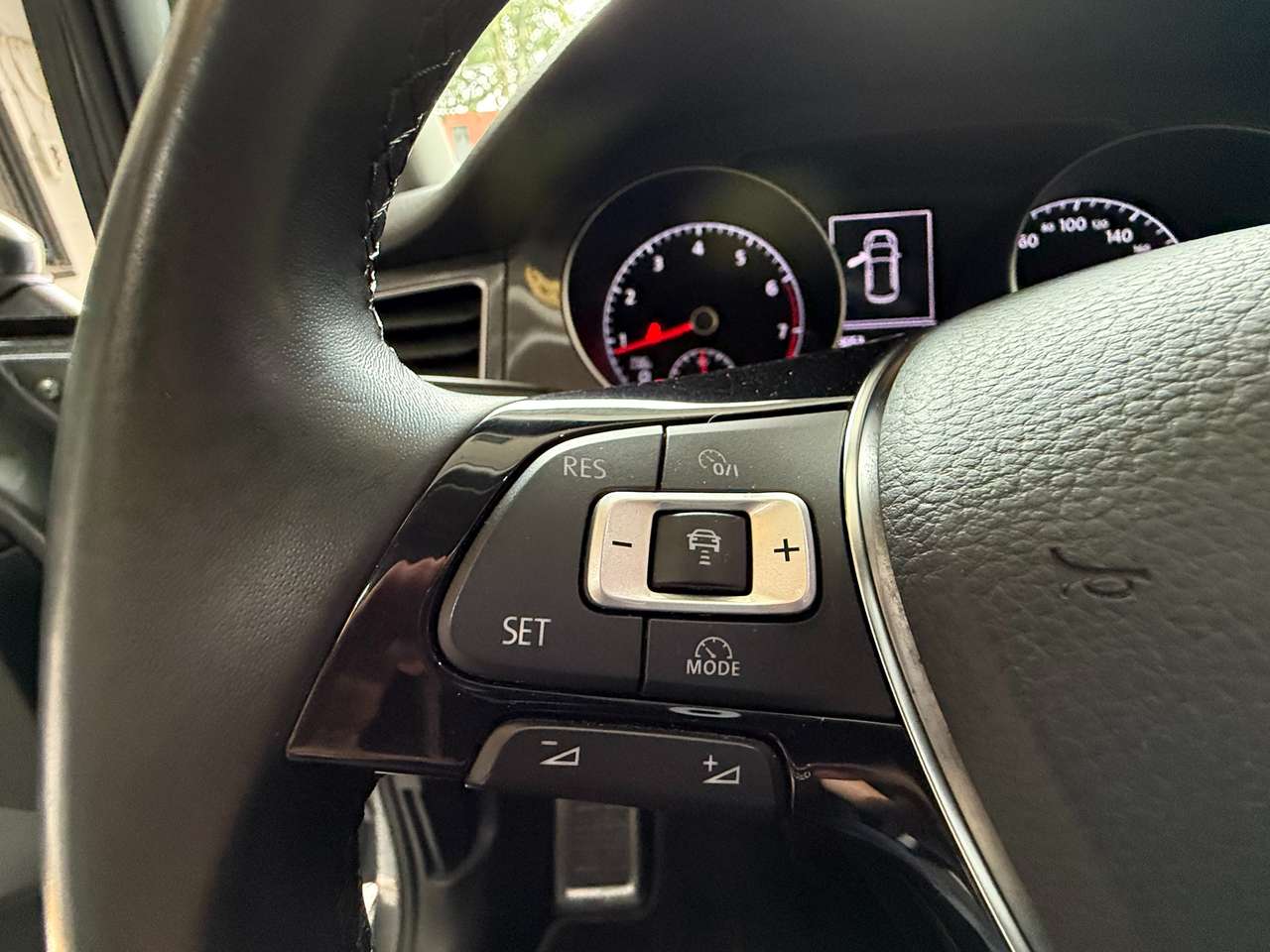 https://alternativecar.be/wp-content/uploads/2025/06/volkswagen-golf-sportsvan-1-5-tsi-act-join-opf-garantie-12m-105628-11.jpg