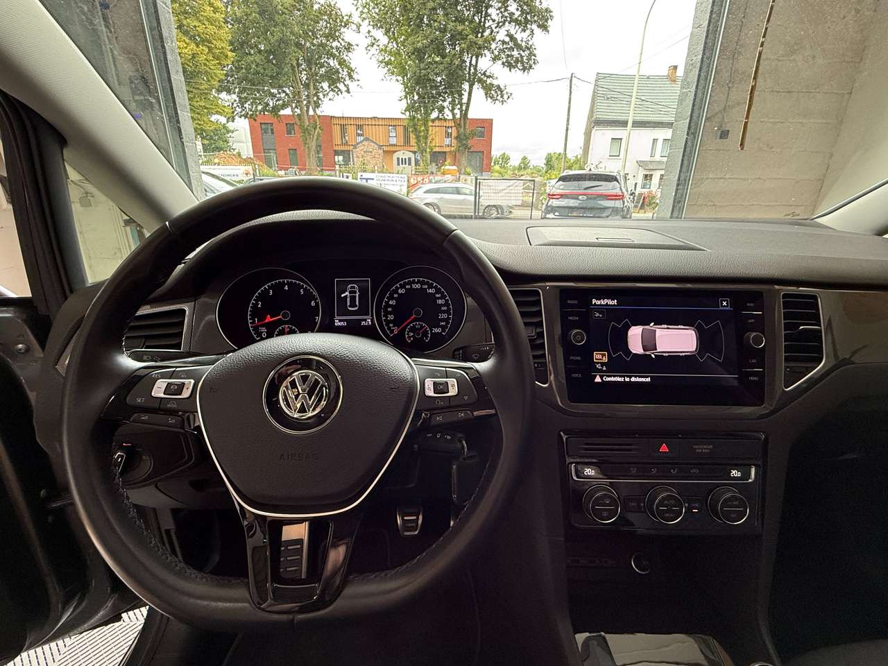 https://alternativecar.be/wp-content/uploads/2025/06/volkswagen-golf-sportsvan-1-5-tsi-act-join-opf-garantie-12m-105628-9.jpg