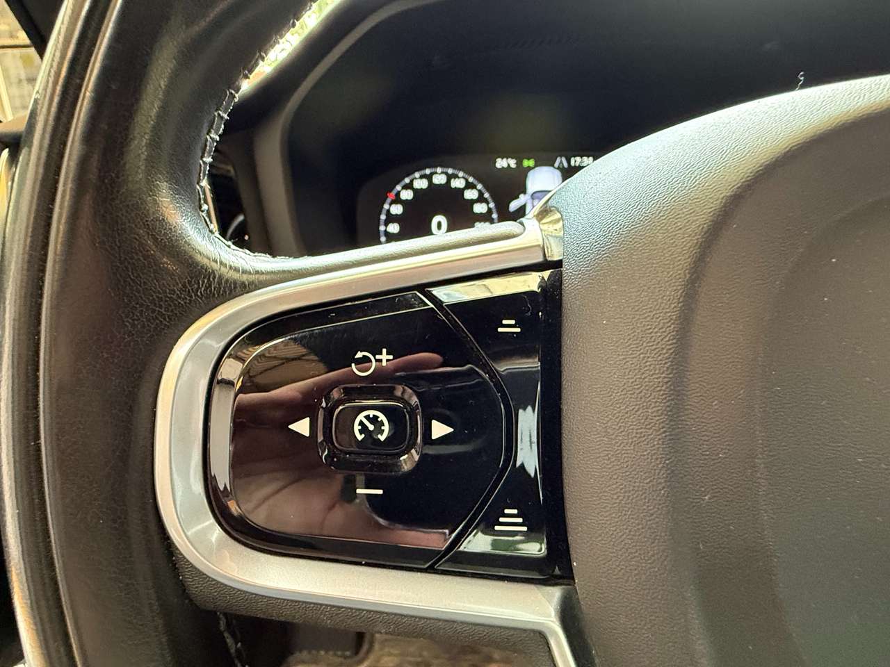 https://alternativecar.be/wp-content/uploads/2025/06/volvo-v60-cross-country-2-0awd-geartronic-garantie-12m-105611-11.jpg