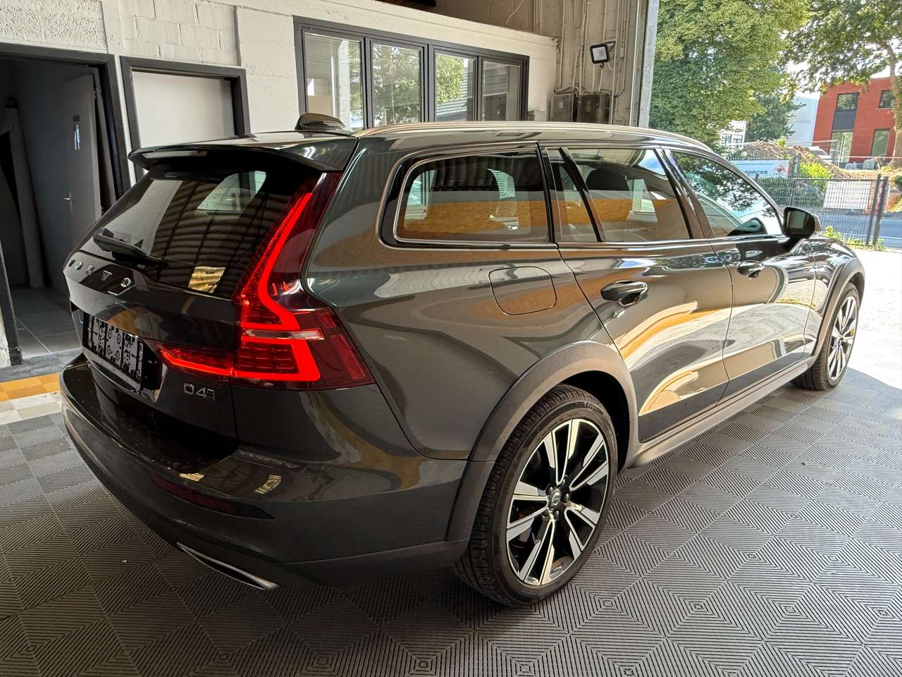 https://alternativecar.be/wp-content/uploads/2025/06/volvo-v60-cross-country-2-0awd-geartronic-garantie-12m-105611-3.jpg