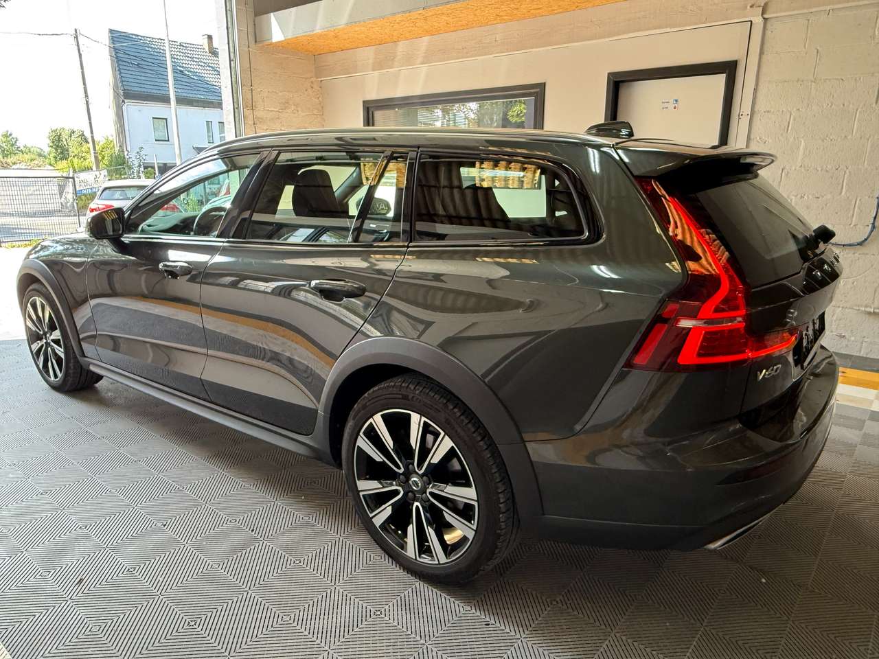https://alternativecar.be/wp-content/uploads/2025/06/volvo-v60-cross-country-2-0awd-geartronic-garantie-12m-105611-5.jpg
