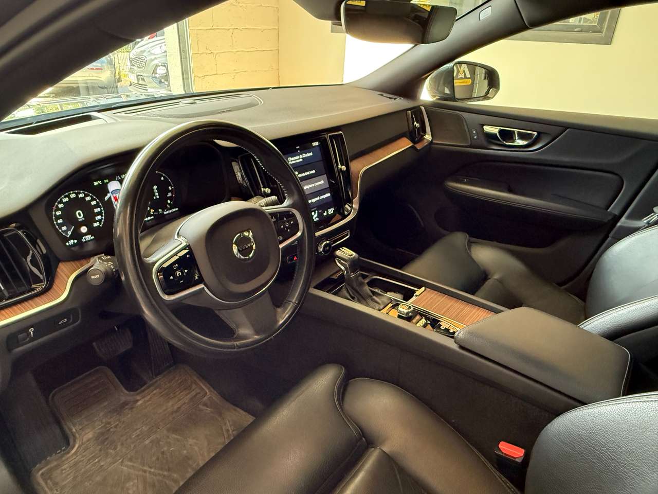 https://alternativecar.be/wp-content/uploads/2025/06/volvo-v60-cross-country-2-0awd-geartronic-garantie-12m-105611-8.jpg