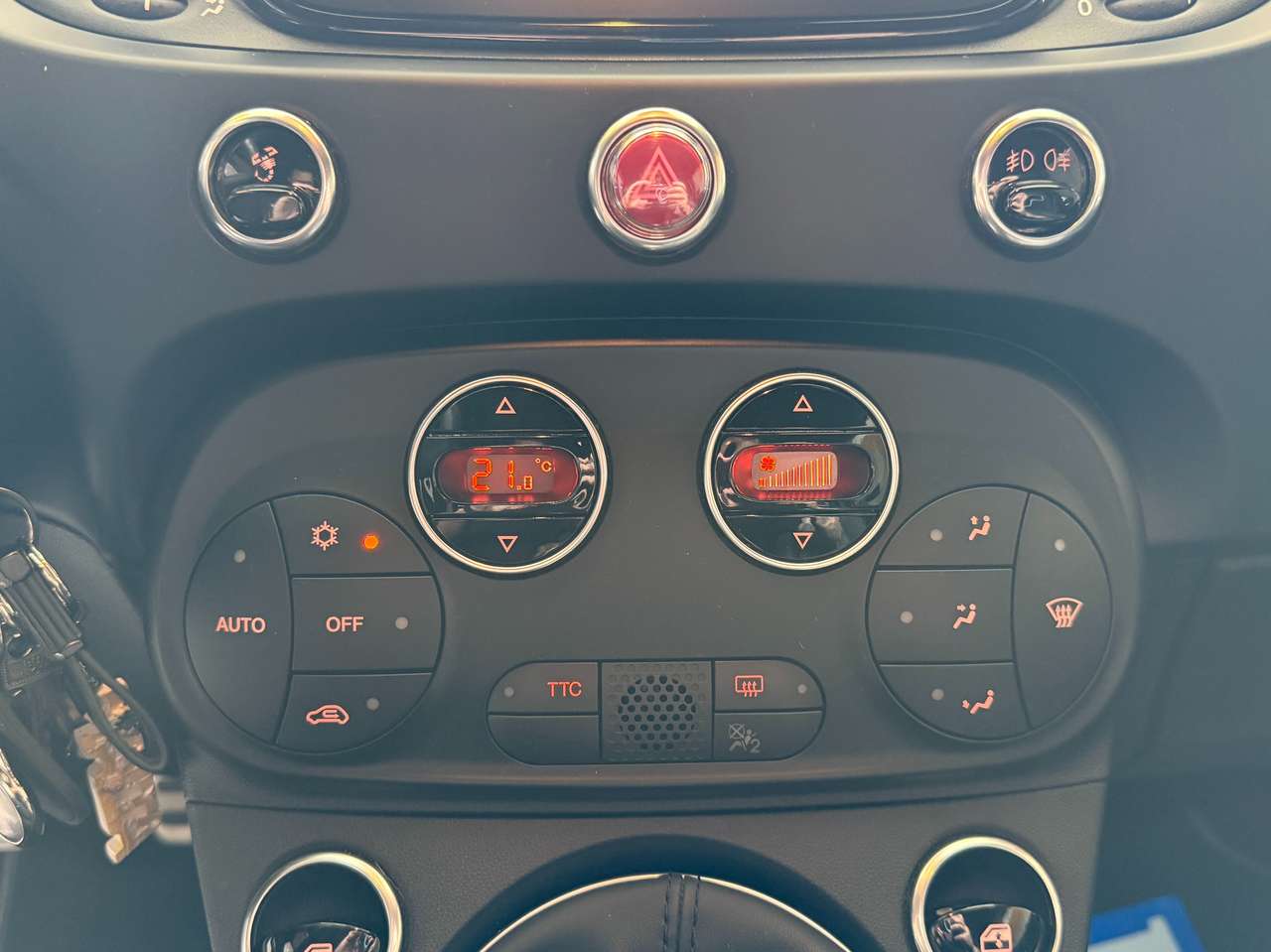 https://alternativecar.be/wp-content/uploads/2025/07/abarth-595c-1-4-garantie-12m-105774-14.jpg