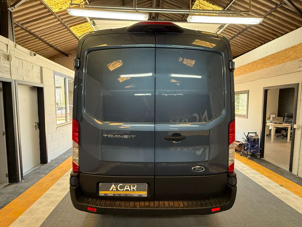 https://alternativecar.be/wp-content/uploads/2025/07/ford-transit-2-0-tdci-l2h2-limited-garantie-12m-105660-4.jpg