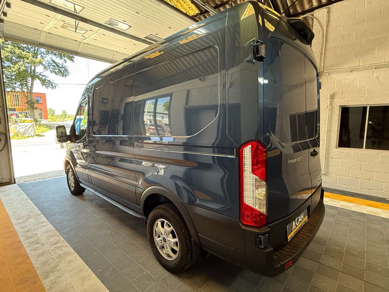 https://alternativecar.be/wp-content/uploads/2025/07/ford-transit-2-0-tdci-l2h2-limited-garantie-12m-105660-5.jpg