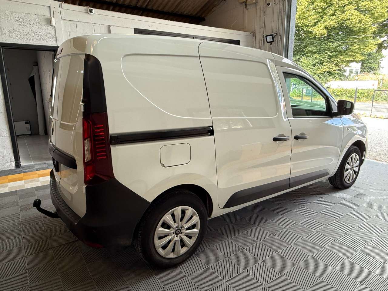 https://alternativecar.be/wp-content/uploads/2025/07/renault-express-express-1-3-tce-confort-s-s-garantie-renault-105742-3.jpg