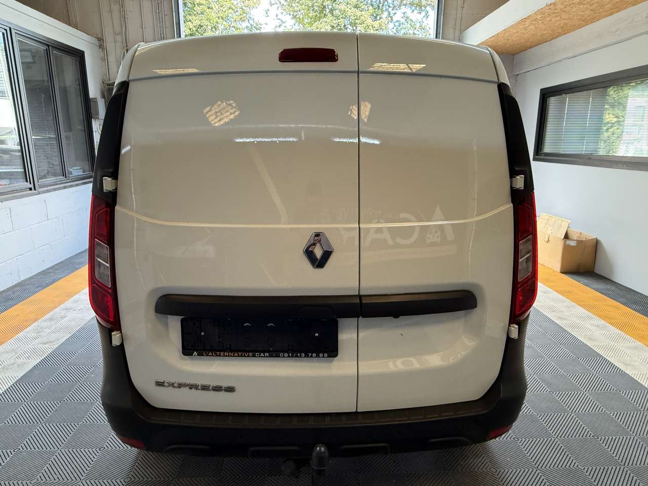 https://alternativecar.be/wp-content/uploads/2025/07/renault-express-express-1-3-tce-confort-s-s-garantie-renault-105742-4.jpg