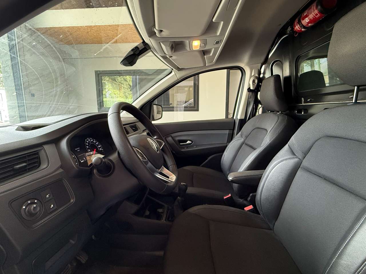 https://alternativecar.be/wp-content/uploads/2025/07/renault-express-express-1-3-tce-confort-s-s-garantie-renault-105742-6.jpg