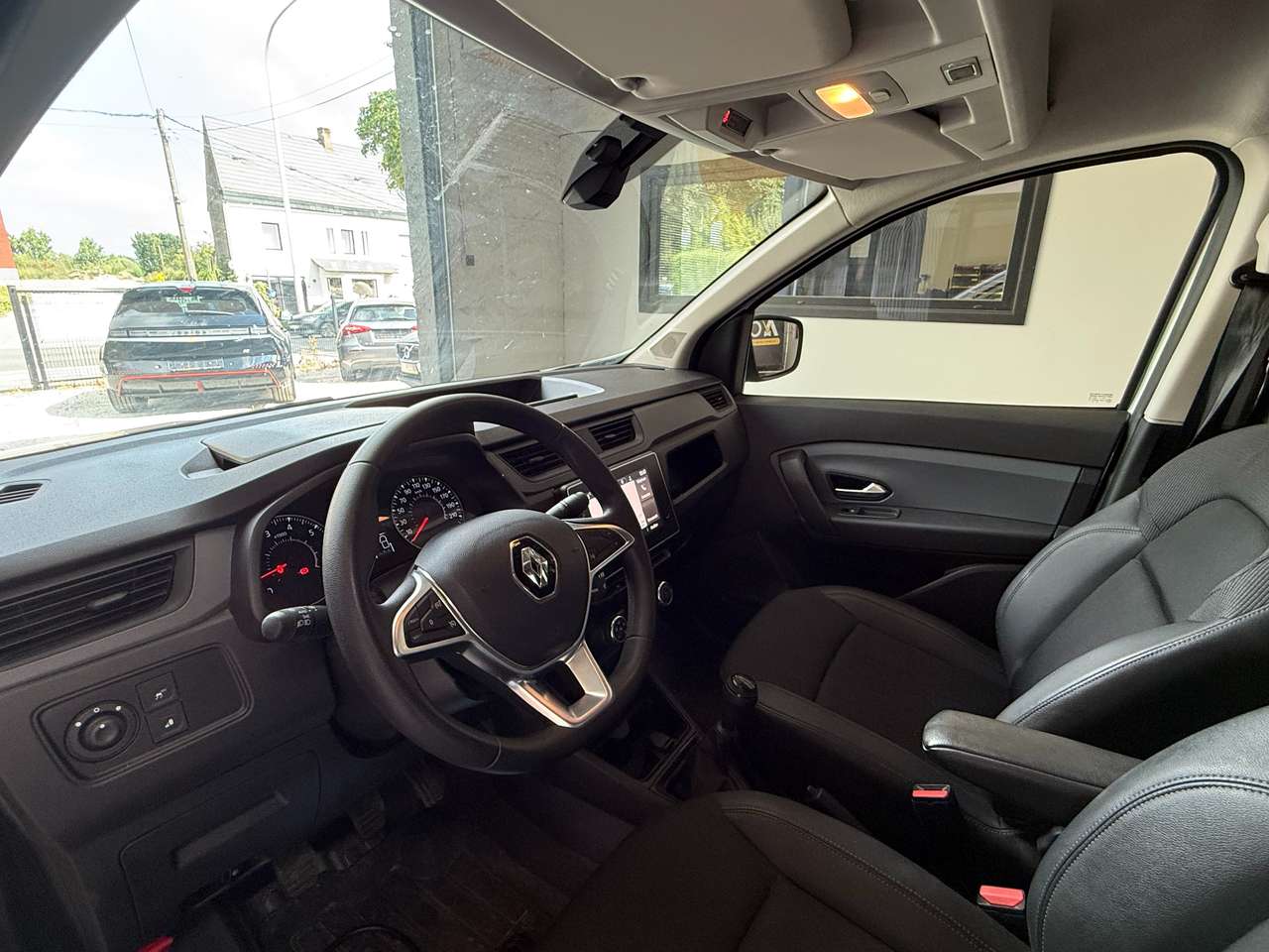https://alternativecar.be/wp-content/uploads/2025/07/renault-express-express-1-3-tce-confort-s-s-garantie-renault-105742-7.jpg