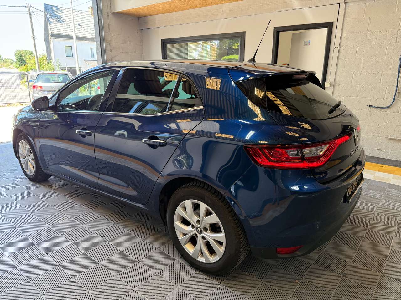 https://alternativecar.be/wp-content/uploads/2025/07/renault-megane-1-33-tce-limited-garantie-12m-105644-5.jpg
