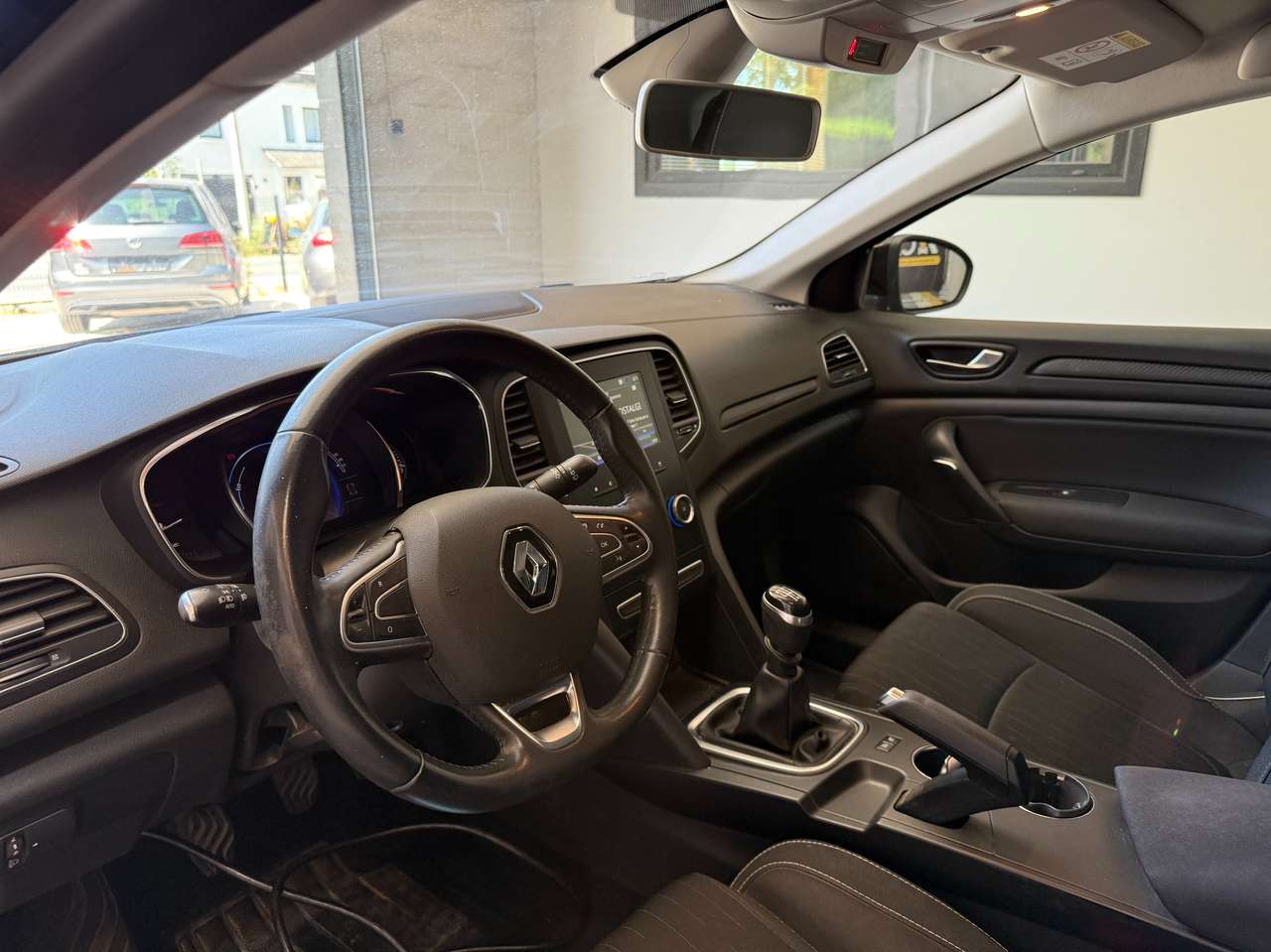 https://alternativecar.be/wp-content/uploads/2025/07/renault-megane-1-33-tce-limited-garantie-12m-105644-7.jpg