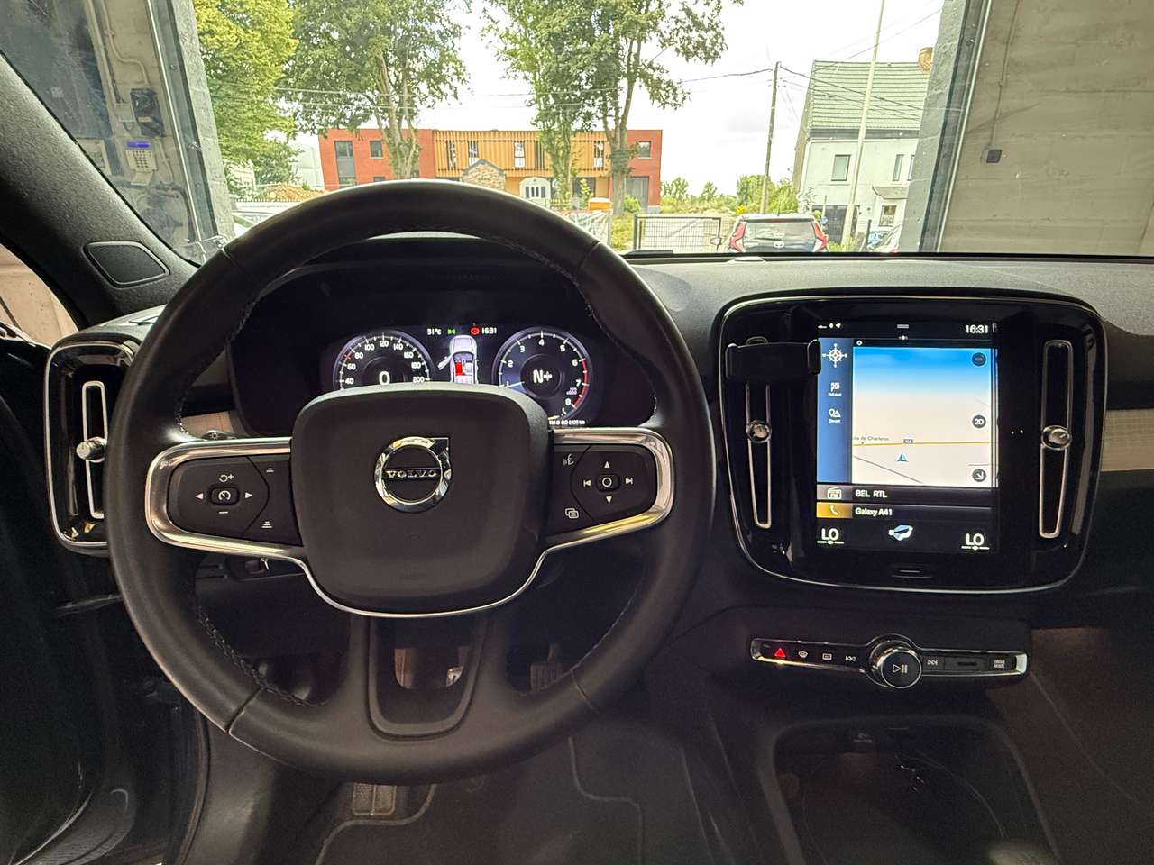 https://alternativecar.be/wp-content/uploads/2025/07/volvo-xc40-xc40-1-5-t3-momentum-pro-garantie-12m-105726-8.jpg