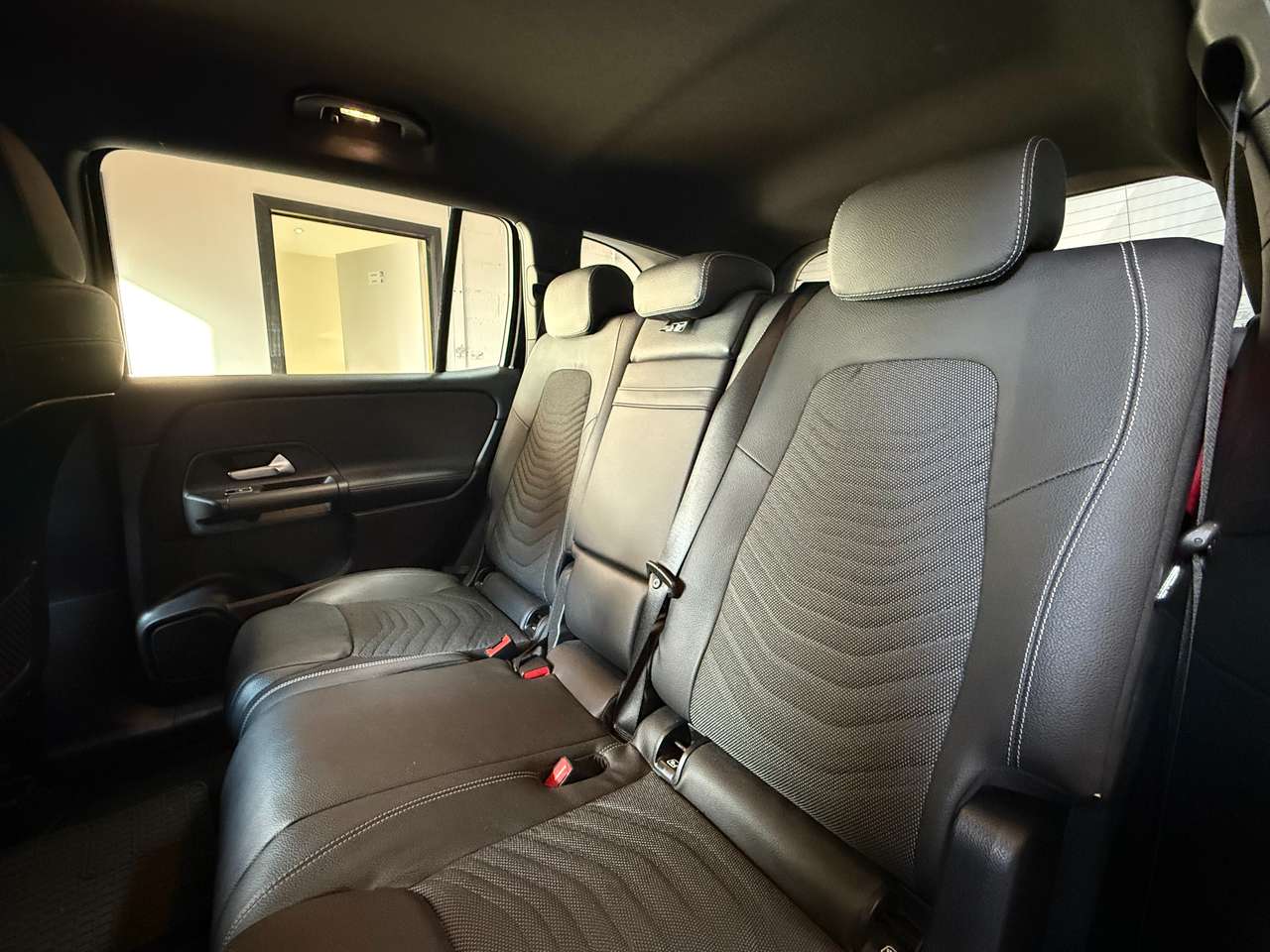 https://alternativecar.be/wp-content/uploads/2025/08/mercedes-benz-glb-200-d-business-line-garantie-mercedes-2027-105937-13.jpg