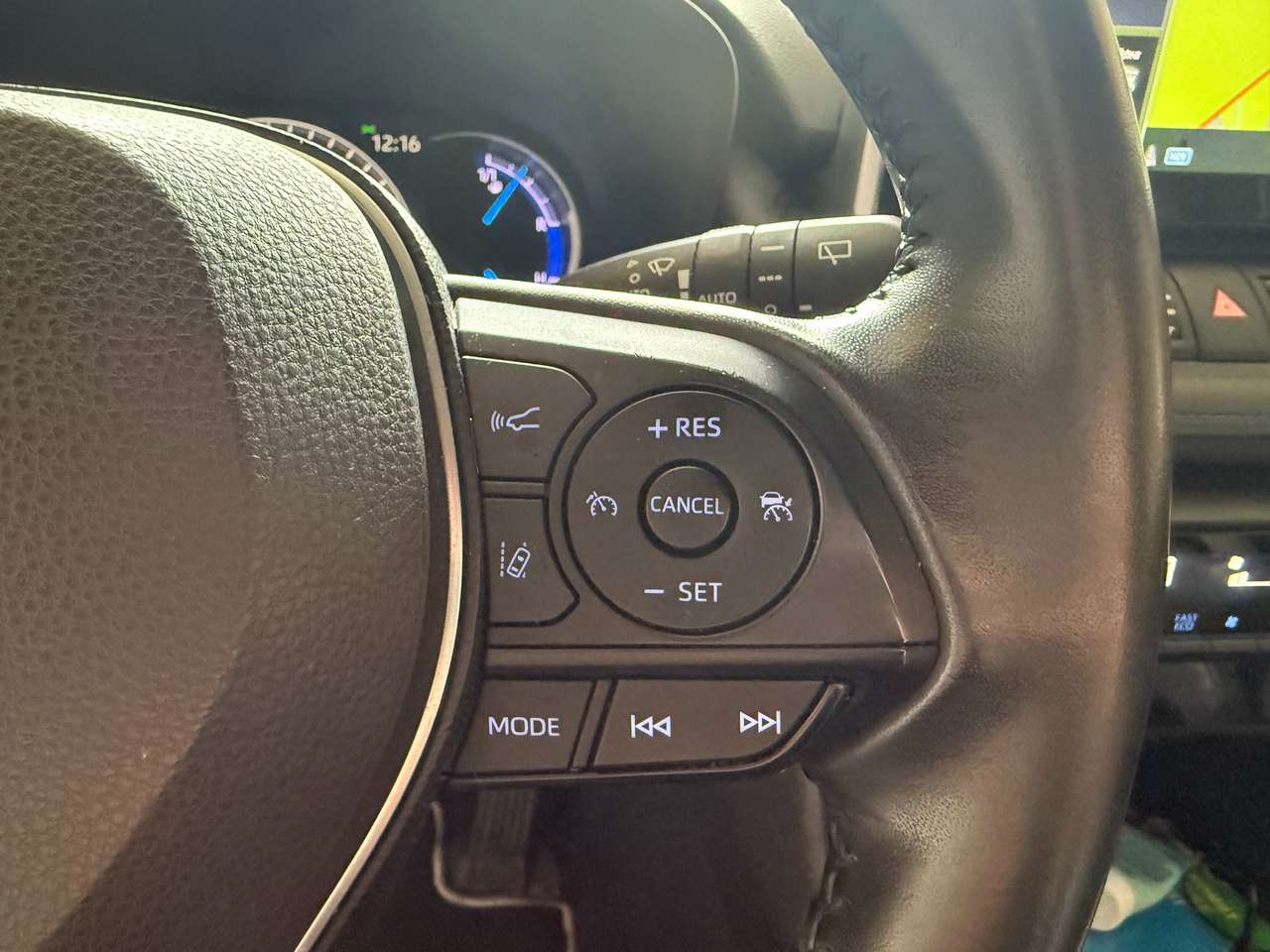 https://alternativecar.be/wp-content/uploads/2025/08/toyota-rav-4-hybrid-hev-2-5i-2wd-style-plus-garantie-2029-106002-11.jpg