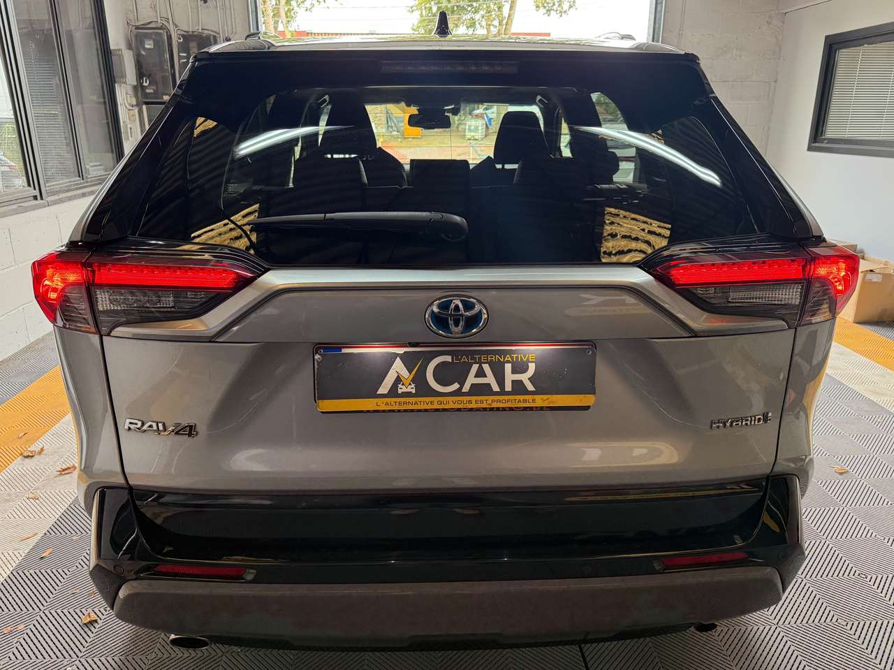 https://alternativecar.be/wp-content/uploads/2025/08/toyota-rav-4-hybrid-hev-2-5i-2wd-style-plus-garantie-2029-106002-4.jpg