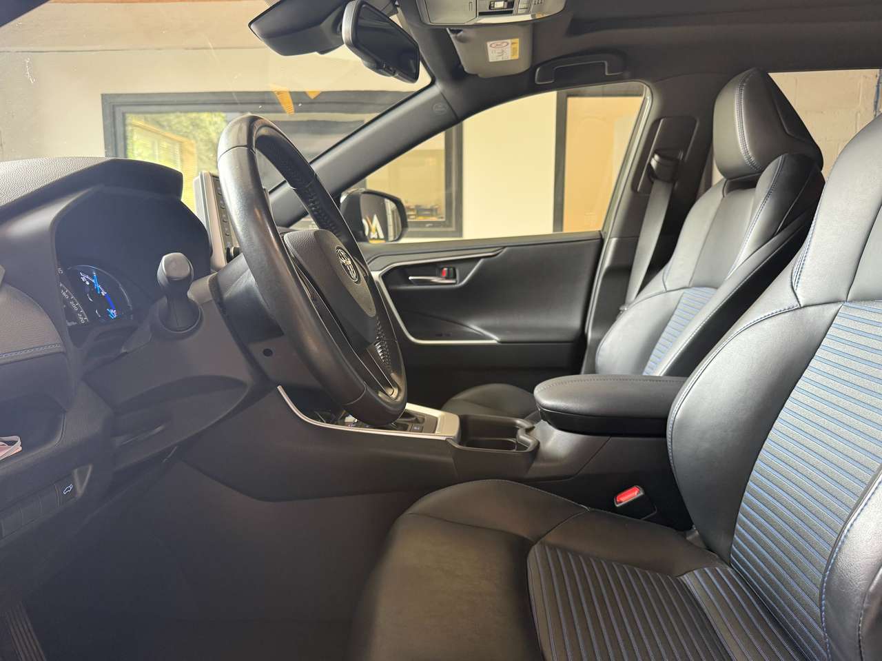https://alternativecar.be/wp-content/uploads/2025/08/toyota-rav-4-hybrid-hev-2-5i-2wd-style-plus-garantie-2029-106002-6.jpg