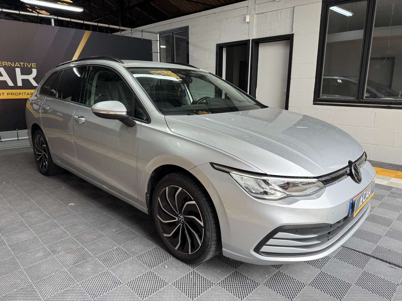 https://alternativecar.be/wp-content/uploads/2025/08/volkswagen-golf-variant-sw-2-0-scr-tdi-life-dsg-garantie-12m-105873-2.jpg