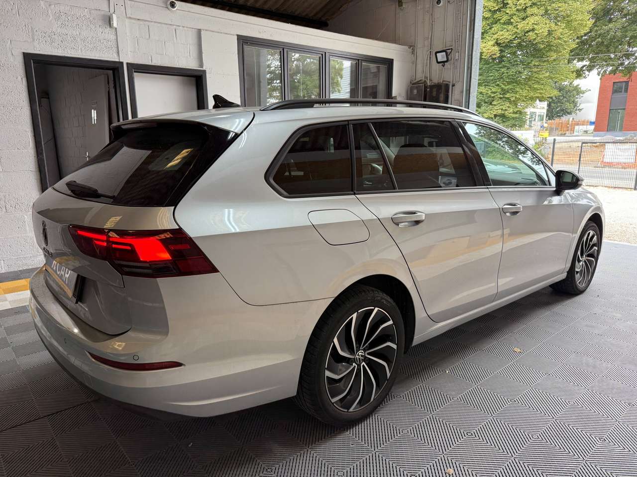 https://alternativecar.be/wp-content/uploads/2025/08/volkswagen-golf-variant-sw-2-0-scr-tdi-life-dsg-garantie-12m-105873-3.jpg