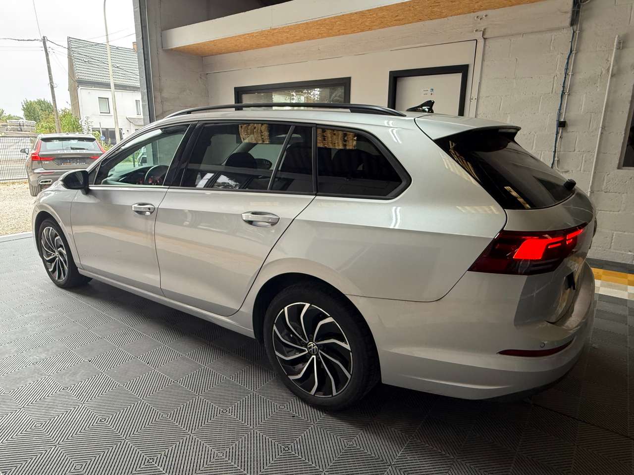 https://alternativecar.be/wp-content/uploads/2025/08/volkswagen-golf-variant-sw-2-0-scr-tdi-life-dsg-garantie-12m-105873-5.jpg