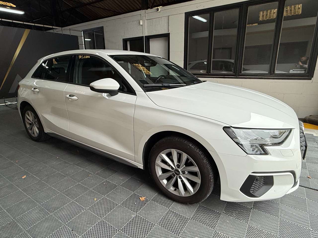 https://alternativecar.be/wp-content/uploads/2025/09/audi-a3-sportback-35-tfsi-s-tronic-garantie-01-2029-106195-2.jpg