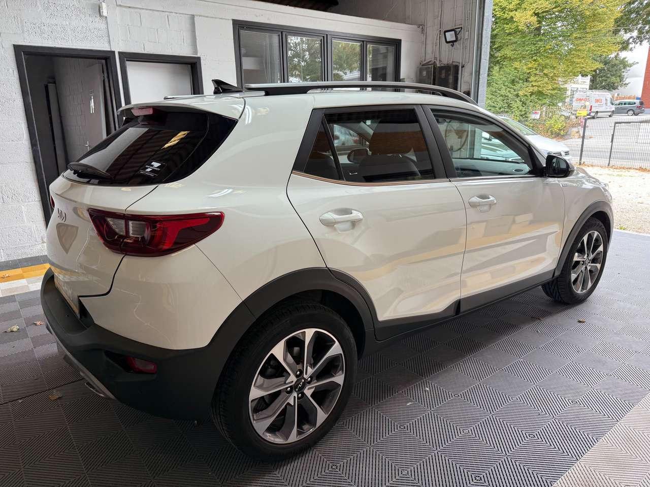 https://alternativecar.be/wp-content/uploads/2025/09/kia-stonic-1-0-t-inspire-plus-isg-dct-garantie-kia-2031-106179-3.jpg