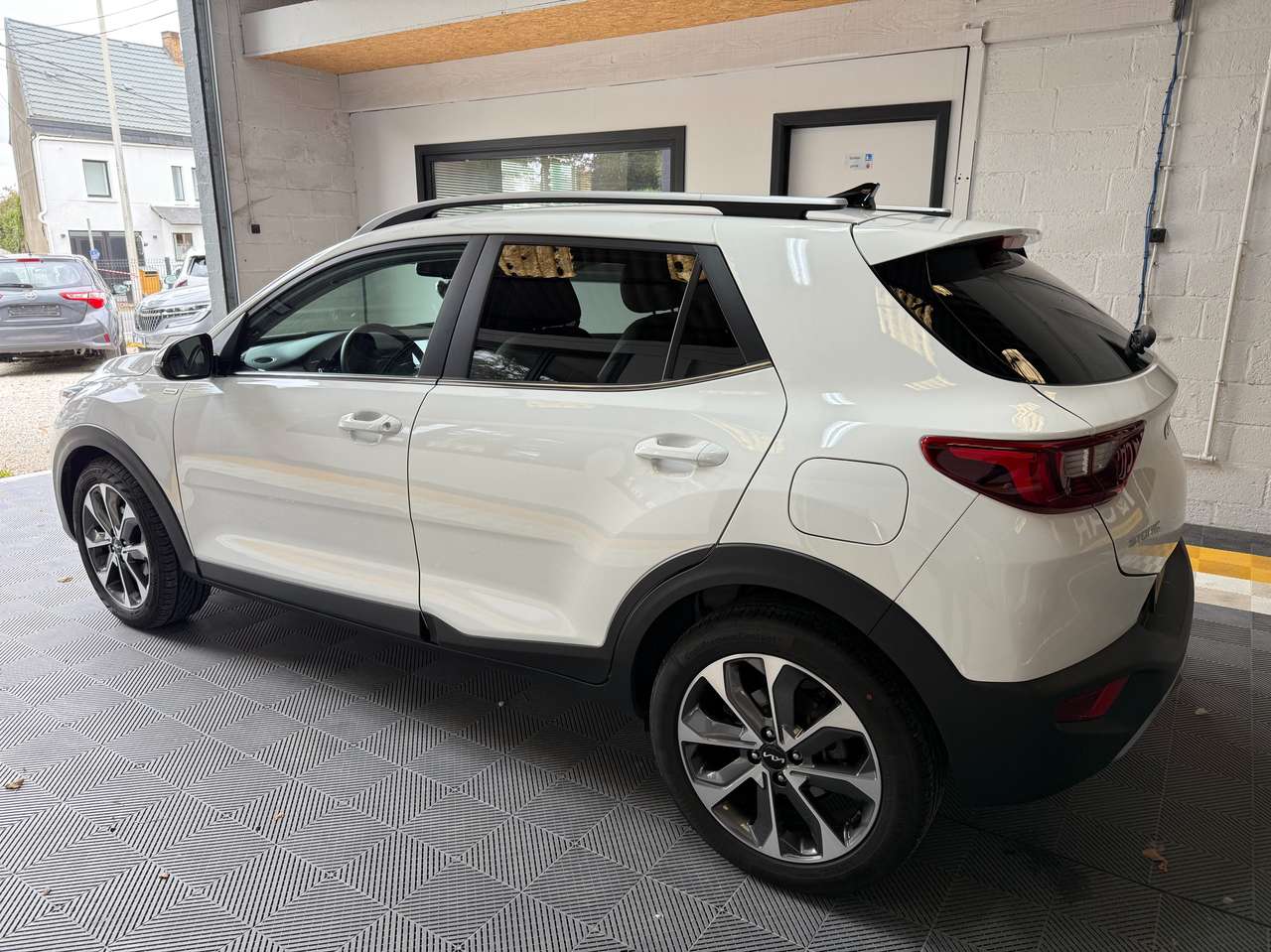 https://alternativecar.be/wp-content/uploads/2025/09/kia-stonic-1-0-t-inspire-plus-isg-dct-garantie-kia-2031-106179-5.jpg