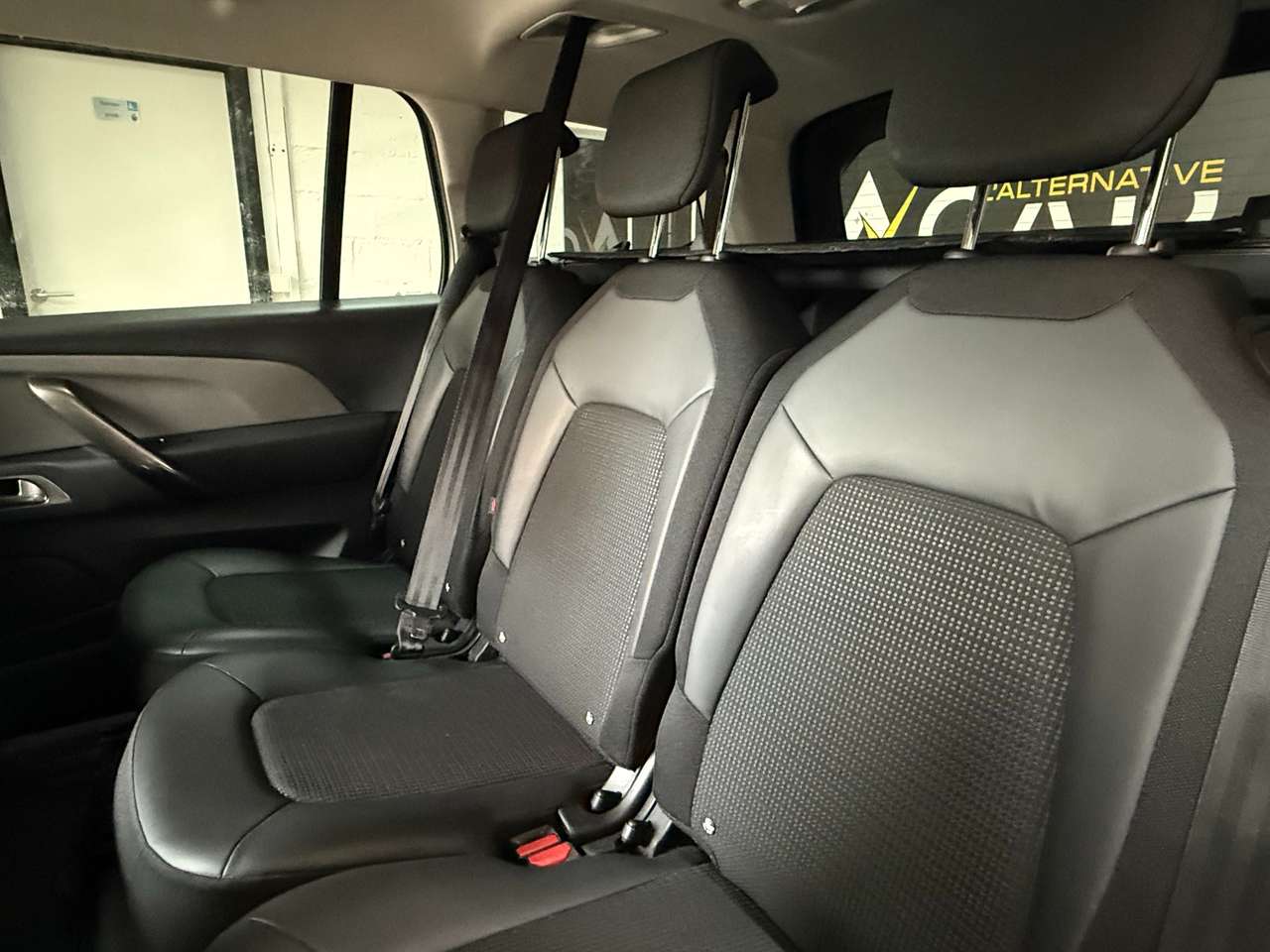 https://alternativecar.be/wp-content/uploads/2025/10/citroen-c4-spacetourer-1-5-bluehdi-shine-s-garantie-12m-106390-13.jpg