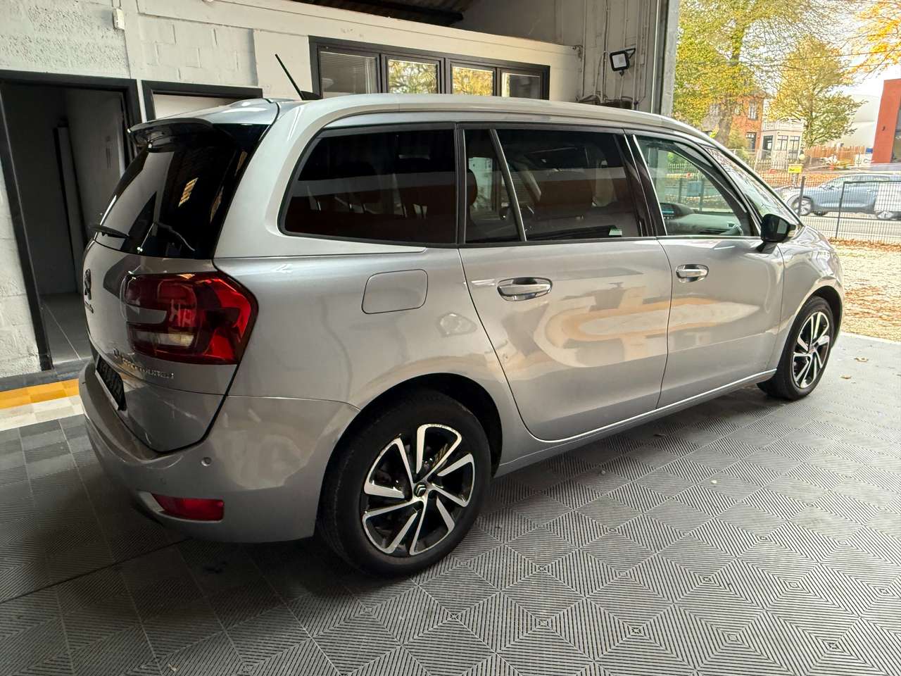 https://alternativecar.be/wp-content/uploads/2025/10/citroen-c4-spacetourer-1-5-bluehdi-shine-s-garantie-12m-106390-3.jpg