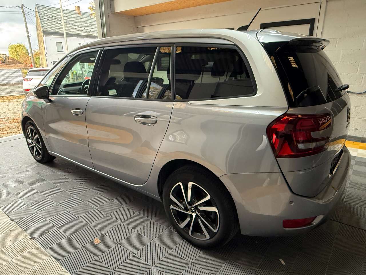 https://alternativecar.be/wp-content/uploads/2025/10/citroen-c4-spacetourer-1-5-bluehdi-shine-s-garantie-12m-106390-5.jpg