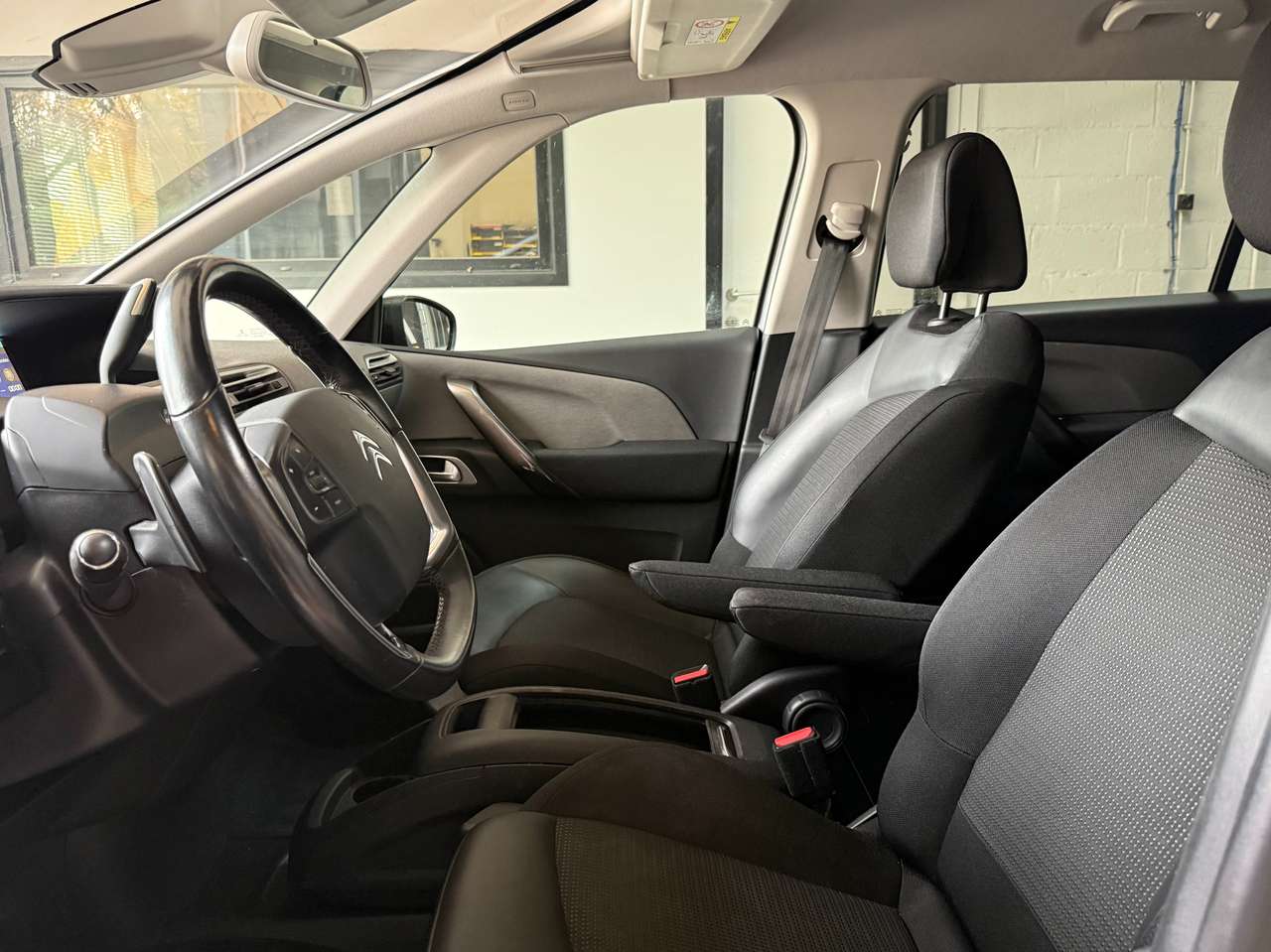 https://alternativecar.be/wp-content/uploads/2025/10/citroen-c4-spacetourer-1-5-bluehdi-shine-s-garantie-12m-106390-6.jpg