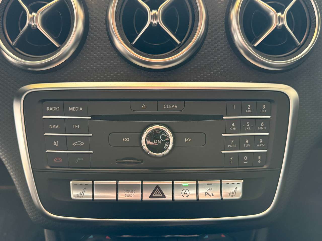 https://alternativecar.be/wp-content/uploads/2025/10/mercedes-benz-a-180-pack-amg-garantie-12m-106309-11.jpg