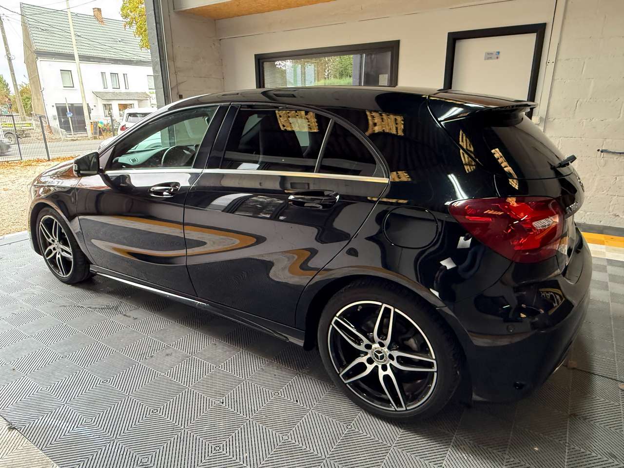 https://alternativecar.be/wp-content/uploads/2025/10/mercedes-benz-a-180-pack-amg-garantie-12m-106309-5.jpg