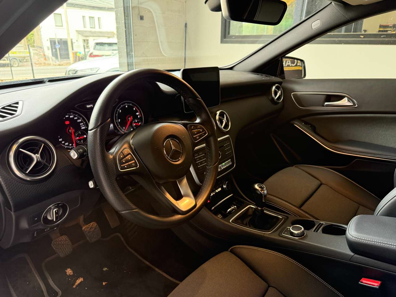 https://alternativecar.be/wp-content/uploads/2025/10/mercedes-benz-a-180-pack-amg-garantie-12m-106309-6.jpg