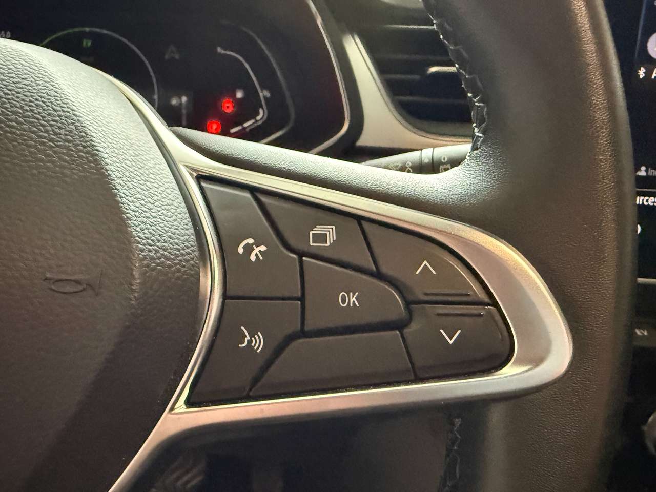 https://alternativecar.be/wp-content/uploads/2025/10/renault-captur-intens-e-tech-hybrid-garantie-renault-2027-106438-11.jpg