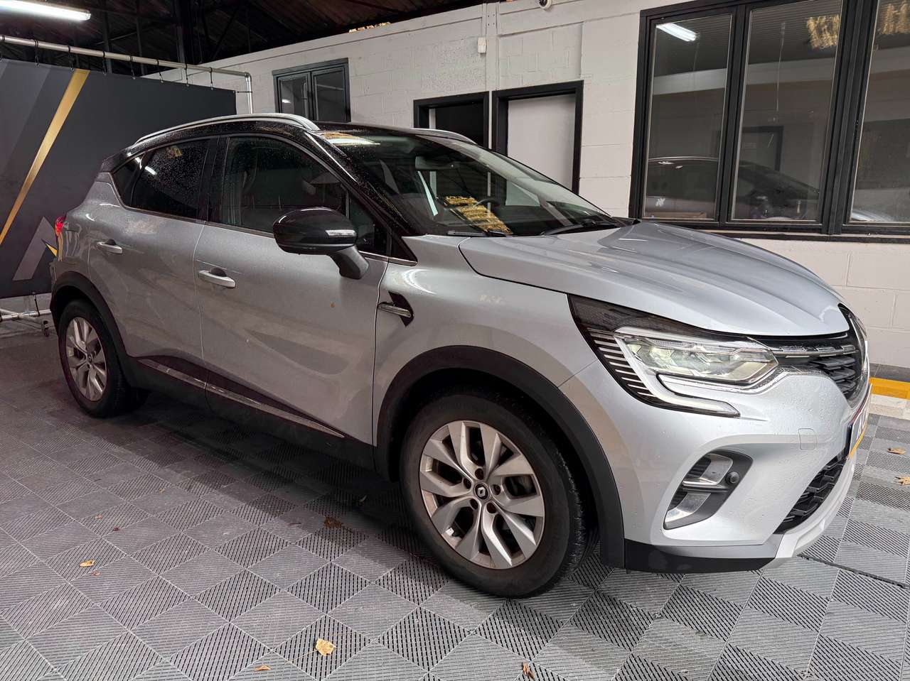 https://alternativecar.be/wp-content/uploads/2025/10/renault-captur-intens-e-tech-hybrid-garantie-renault-2027-106438-2.jpg