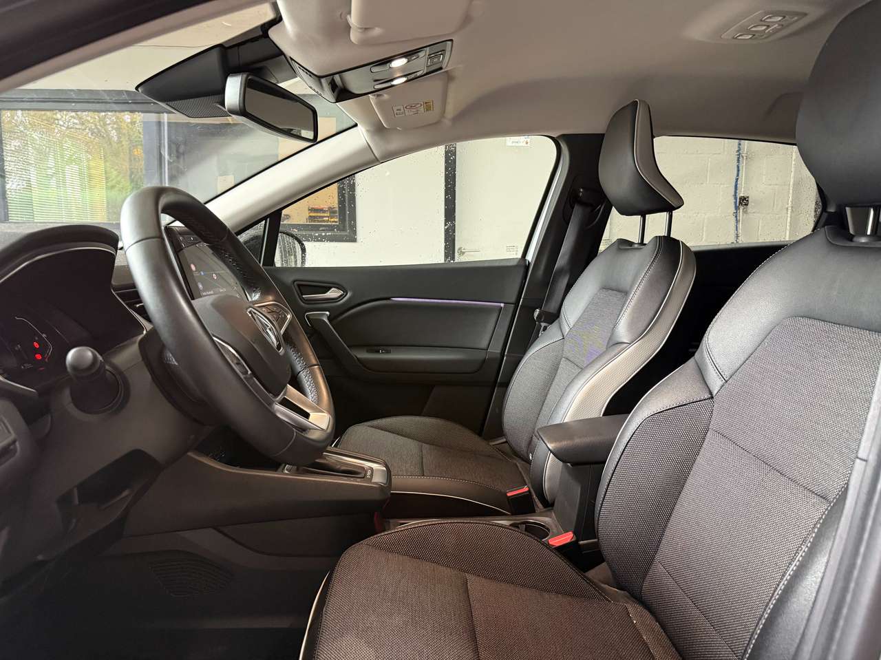 https://alternativecar.be/wp-content/uploads/2025/10/renault-captur-intens-e-tech-hybrid-garantie-renault-2027-106438-6.jpg