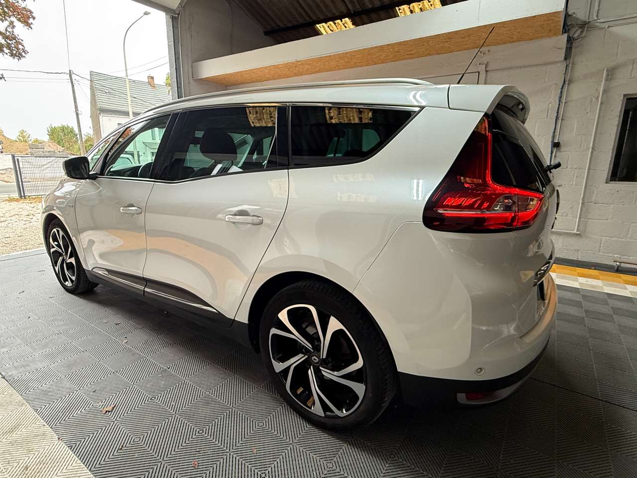 https://alternativecar.be/wp-content/uploads/2025/10/renault-grand-scenic-1-7-blue-dci-bose-edition-edc-7pl-garantie-12m-106276-5.jpg