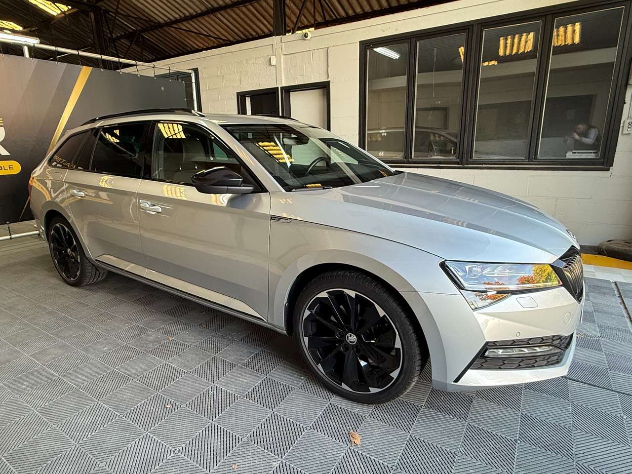 https://alternativecar.be/wp-content/uploads/2025/10/skoda-superb-phev-1-4-tsi-sportline-dsg-160kw-garantie-12m-106260-2.jpg