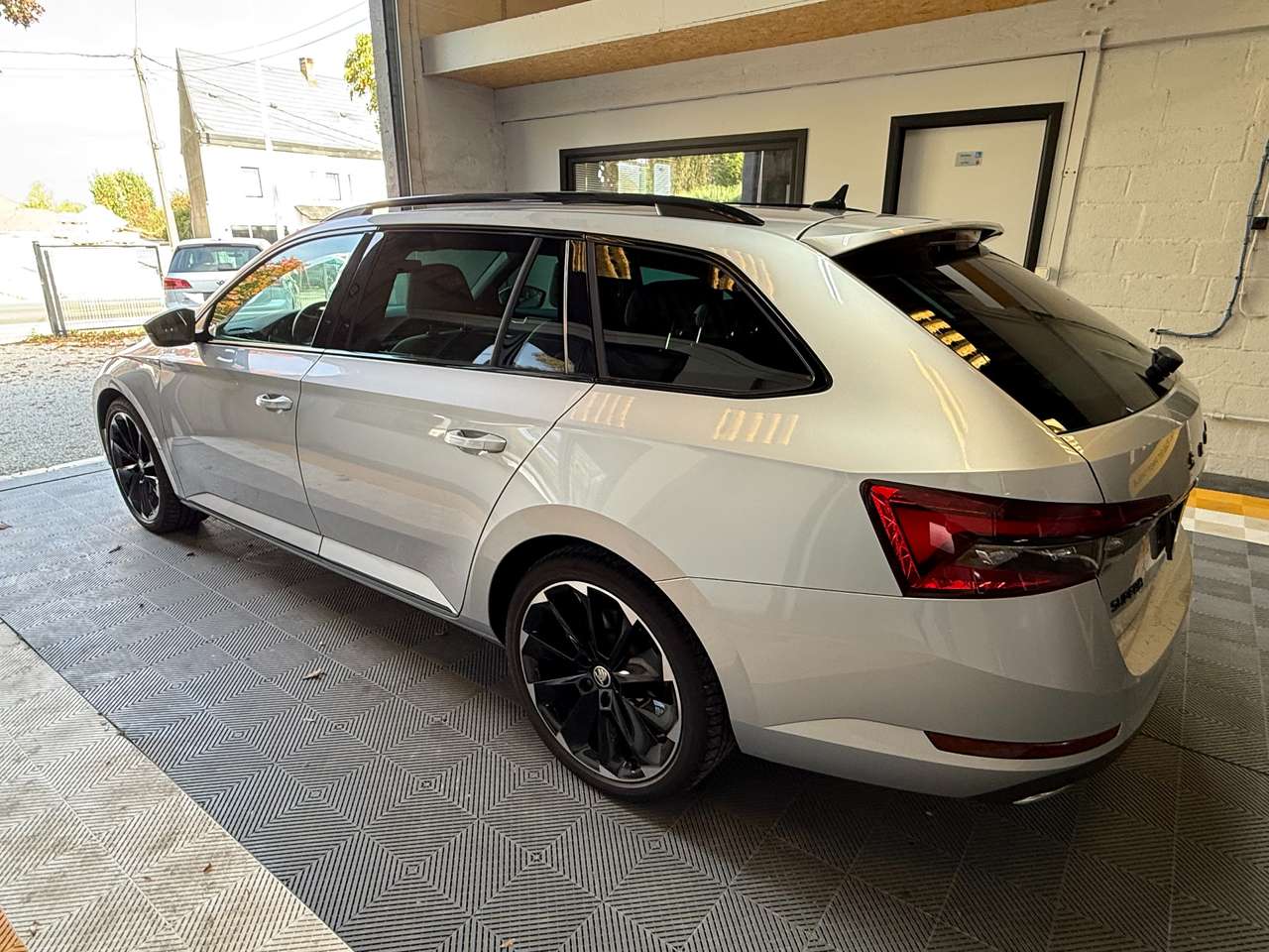 https://alternativecar.be/wp-content/uploads/2025/10/skoda-superb-phev-1-4-tsi-sportline-dsg-160kw-garantie-12m-106260-5.jpg
