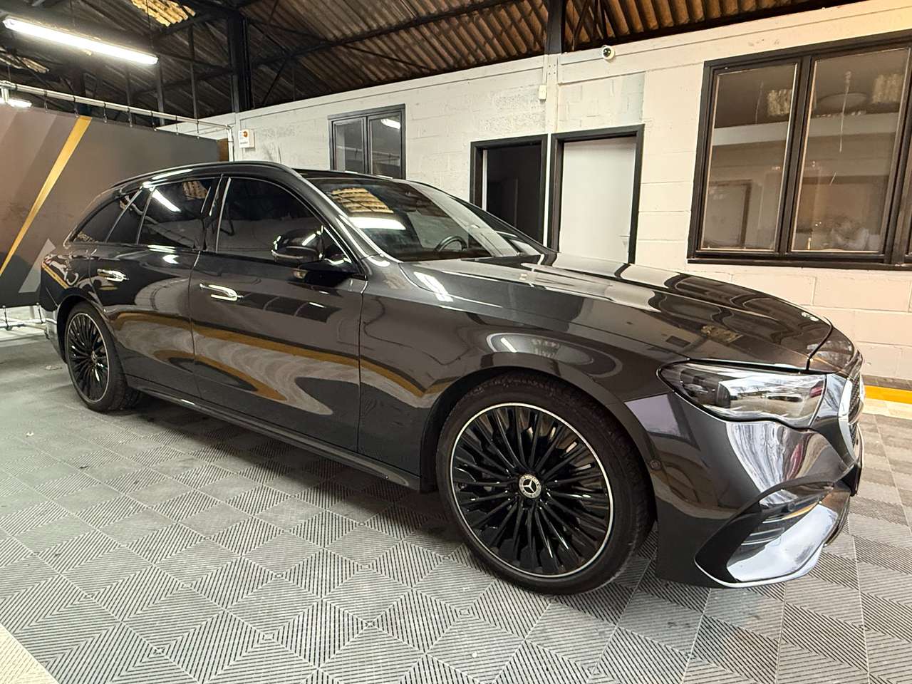 Mercedes-Benz E 300  e PHEV AMG Line – GARANTIE 07/2026