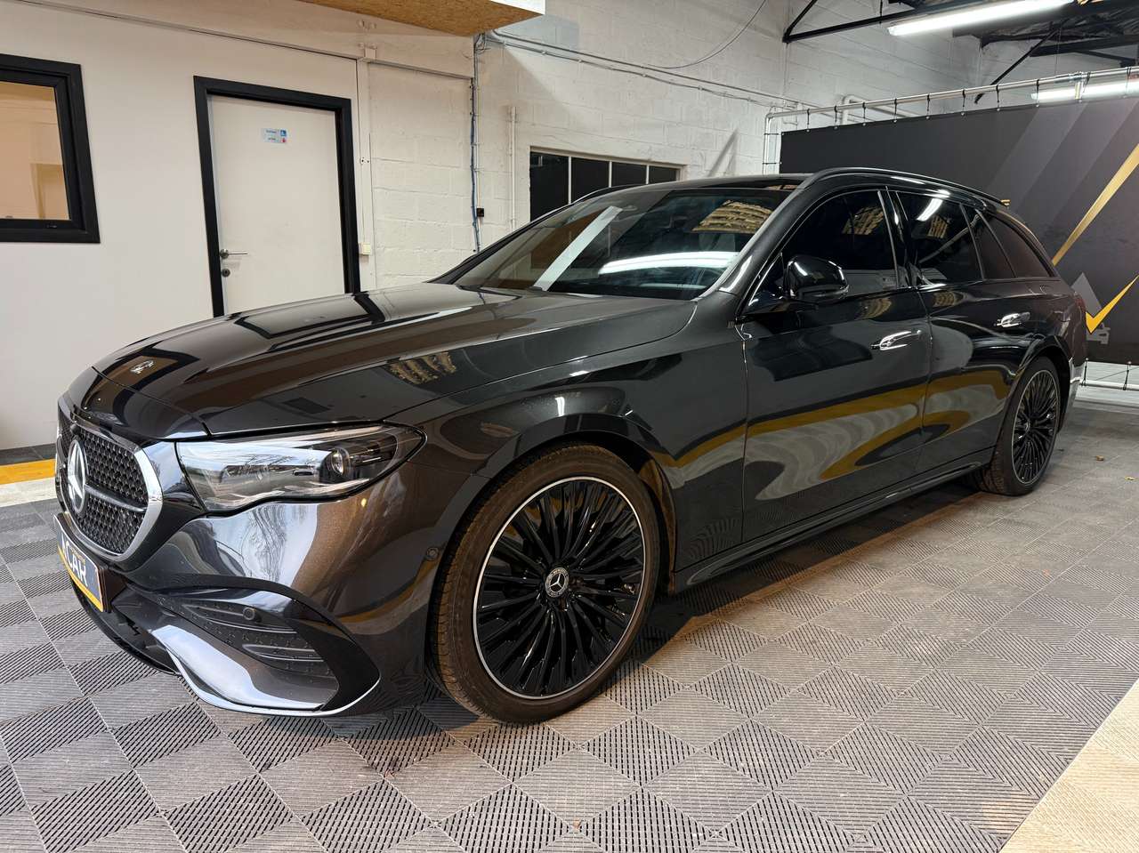 Mercedes-Benz E 300  e PHEV AMG Line – GARANTIE 07/2026