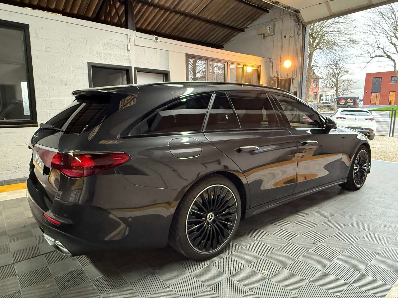 Mercedes-Benz E 300  e PHEV AMG Line – GARANTIE 07/2026