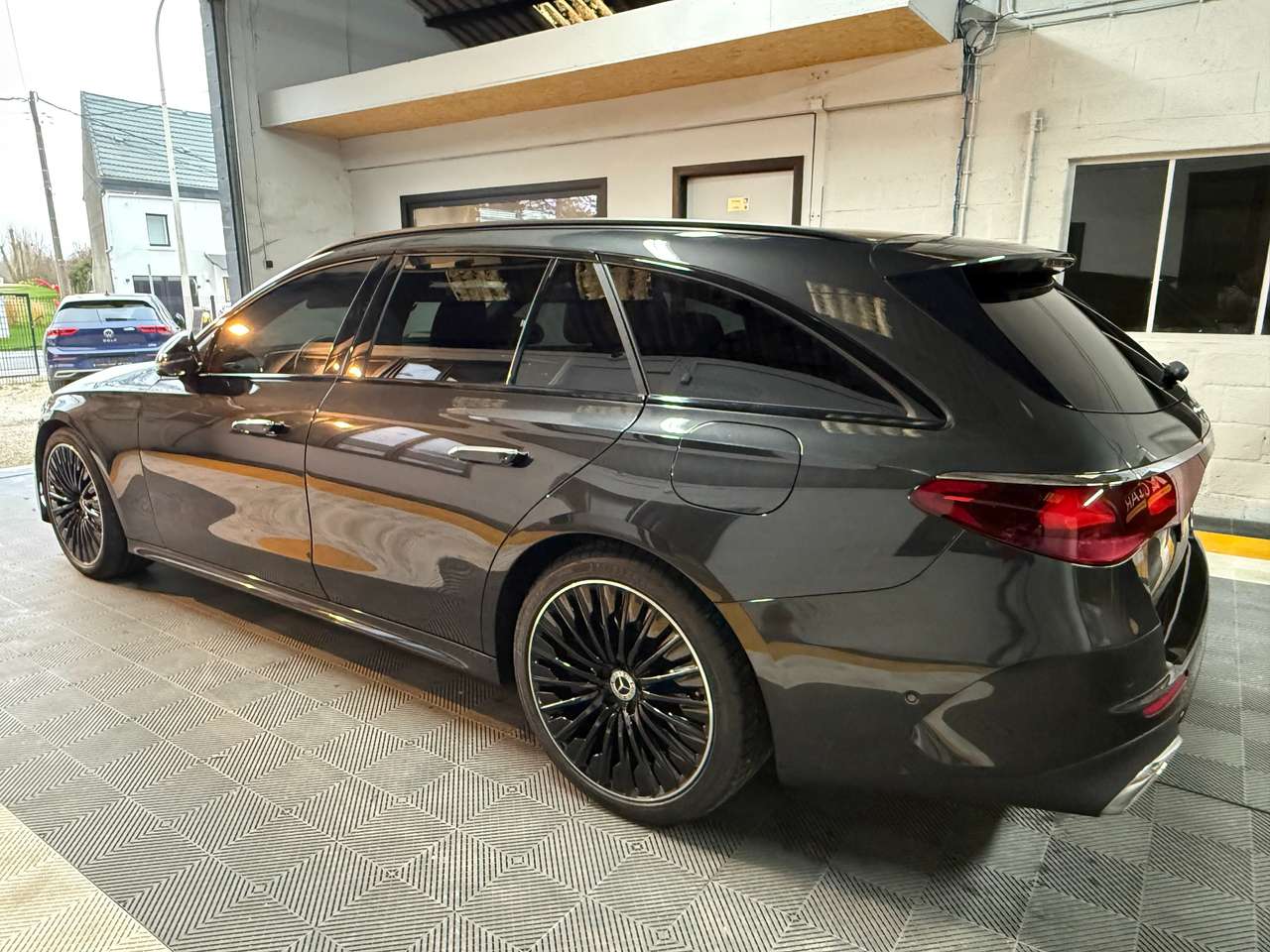 Mercedes-Benz E 300  e PHEV AMG Line – GARANTIE 07/2026