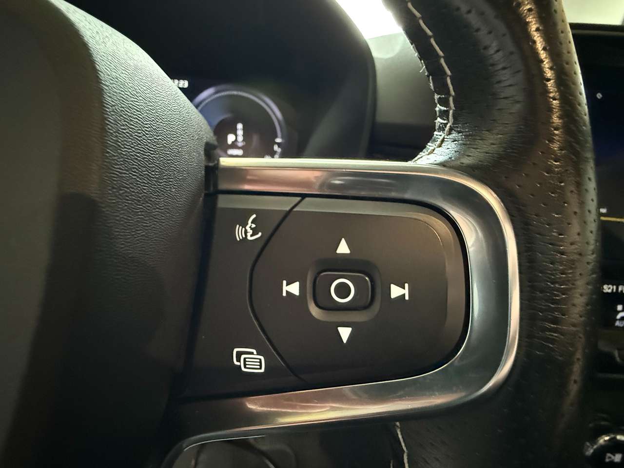 Volvo XC40  1.5 T4 PHEV R-Design – GARANTIE 12M