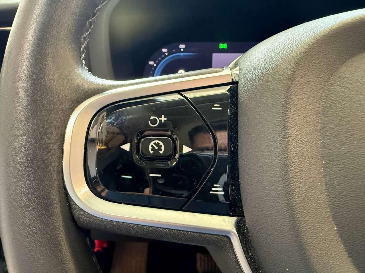 Volvo XC60  XC60 2.0 B4 MHEV Plus Dark – GARANTIE VOLVO 10/2027
