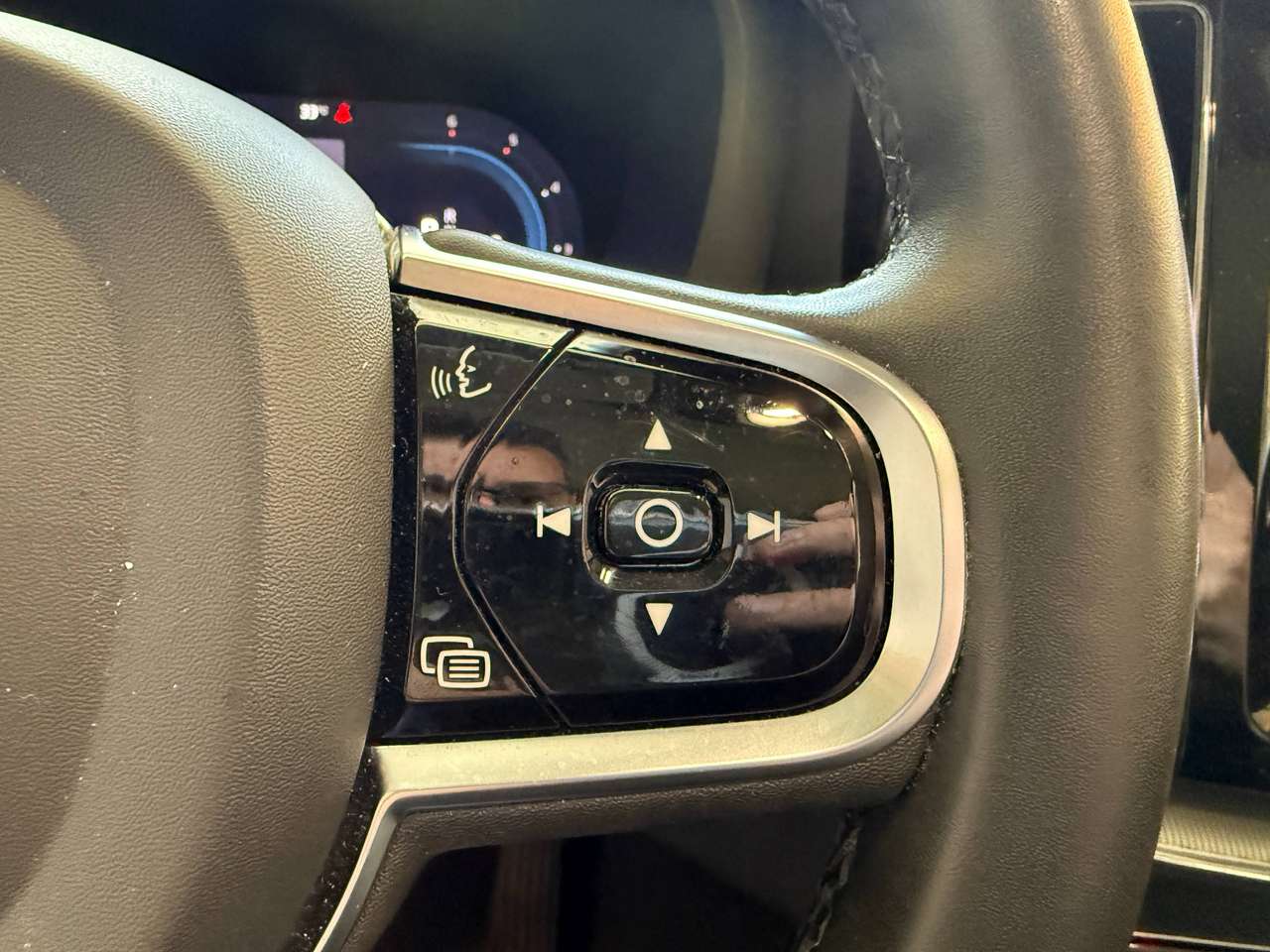 Volvo XC60  XC60 2.0 B4 MHEV Plus Dark – GARANTIE VOLVO 10/2027