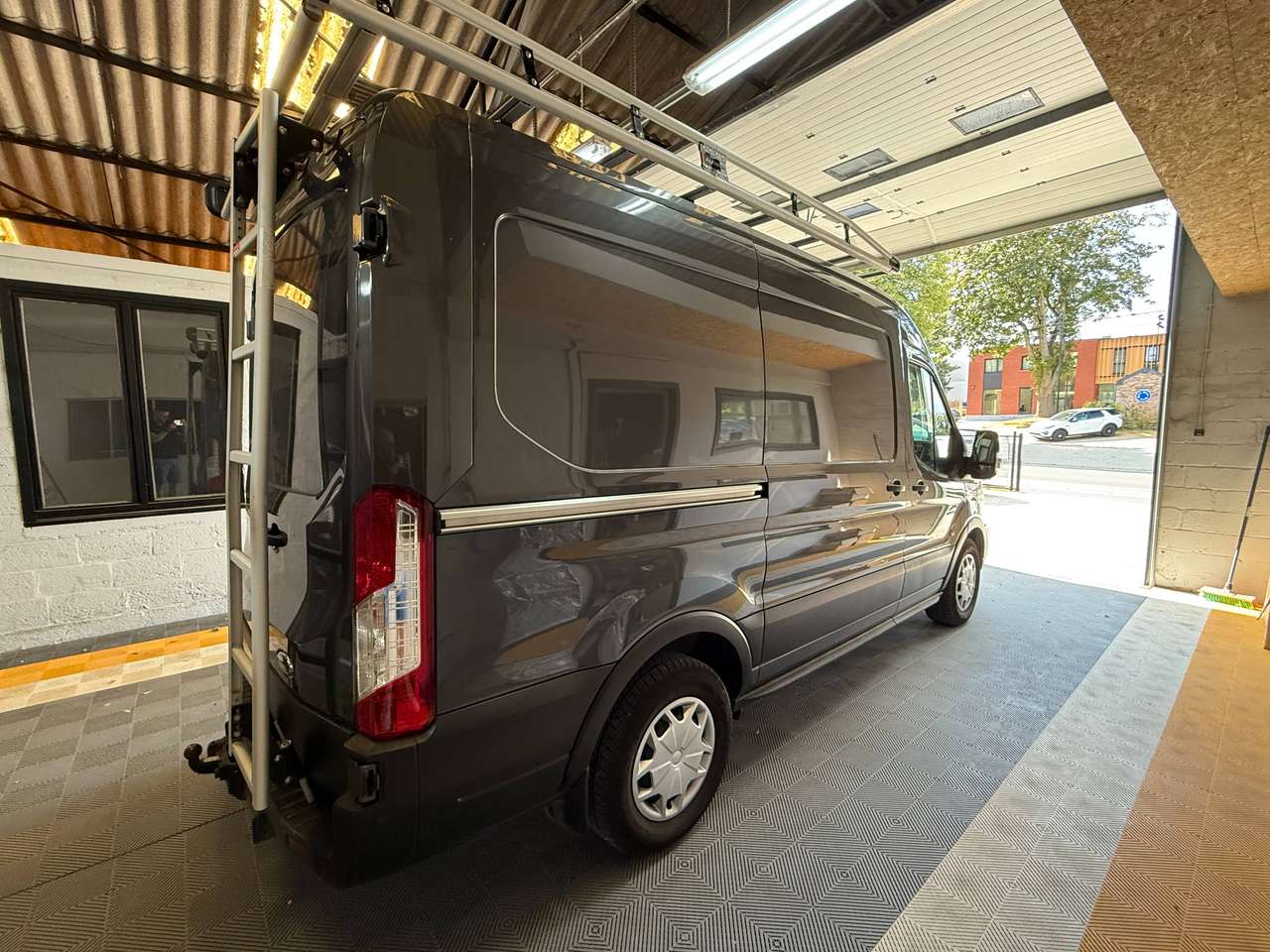 Ford Transit  2.0 TDCi L2H2 Limited – GARANTIE FORD 2028