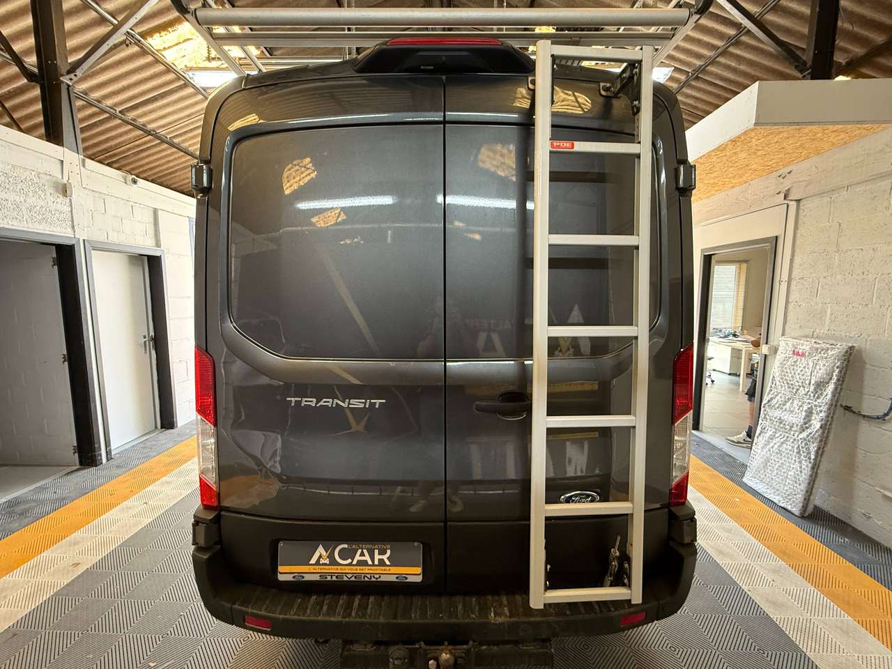 Ford Transit  2.0 TDCi L2H2 Limited – GARANTIE FORD 2028